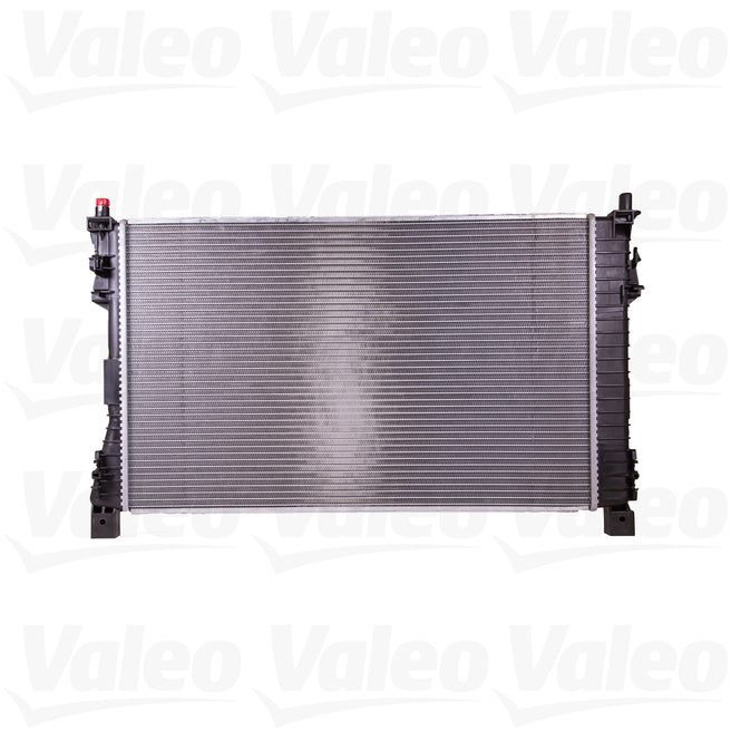 Radiador Mercedes-Benz C240 2001-2005 V6 2.6L DPI: 2337 W/ Expansion Tank