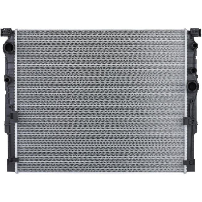 Radiador Automotriz BMW 750i M760i 16-17 TM 26mm Tubo Soldado
