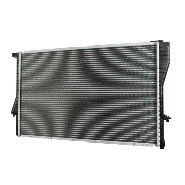Radiador Automotriz BMW 525 i 528 i. 530 i, 540 i, 545 i T/M 99-06 32mm Tubo Soldado