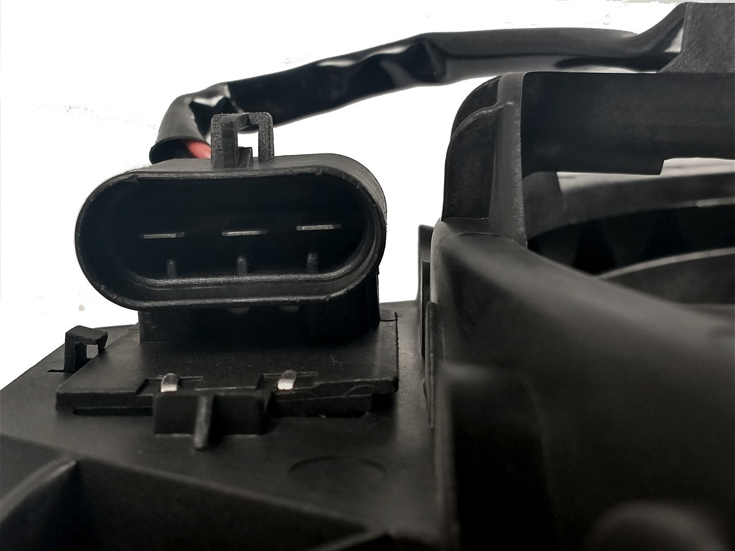 Motoventilador Automotriz Chevrolet Sonic 12-15 1.8 L